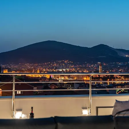 Amazing View Вілла Трогір