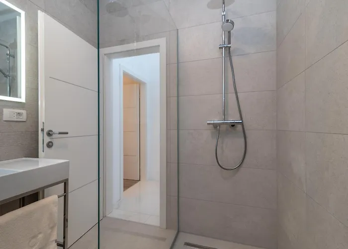 Amazing View Вілла Трогір